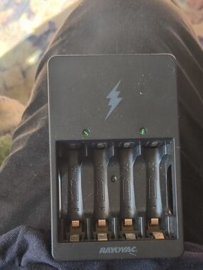 Black 4-Slot Rechargeable Battery Charger It Just Needs Rayovac Batteries